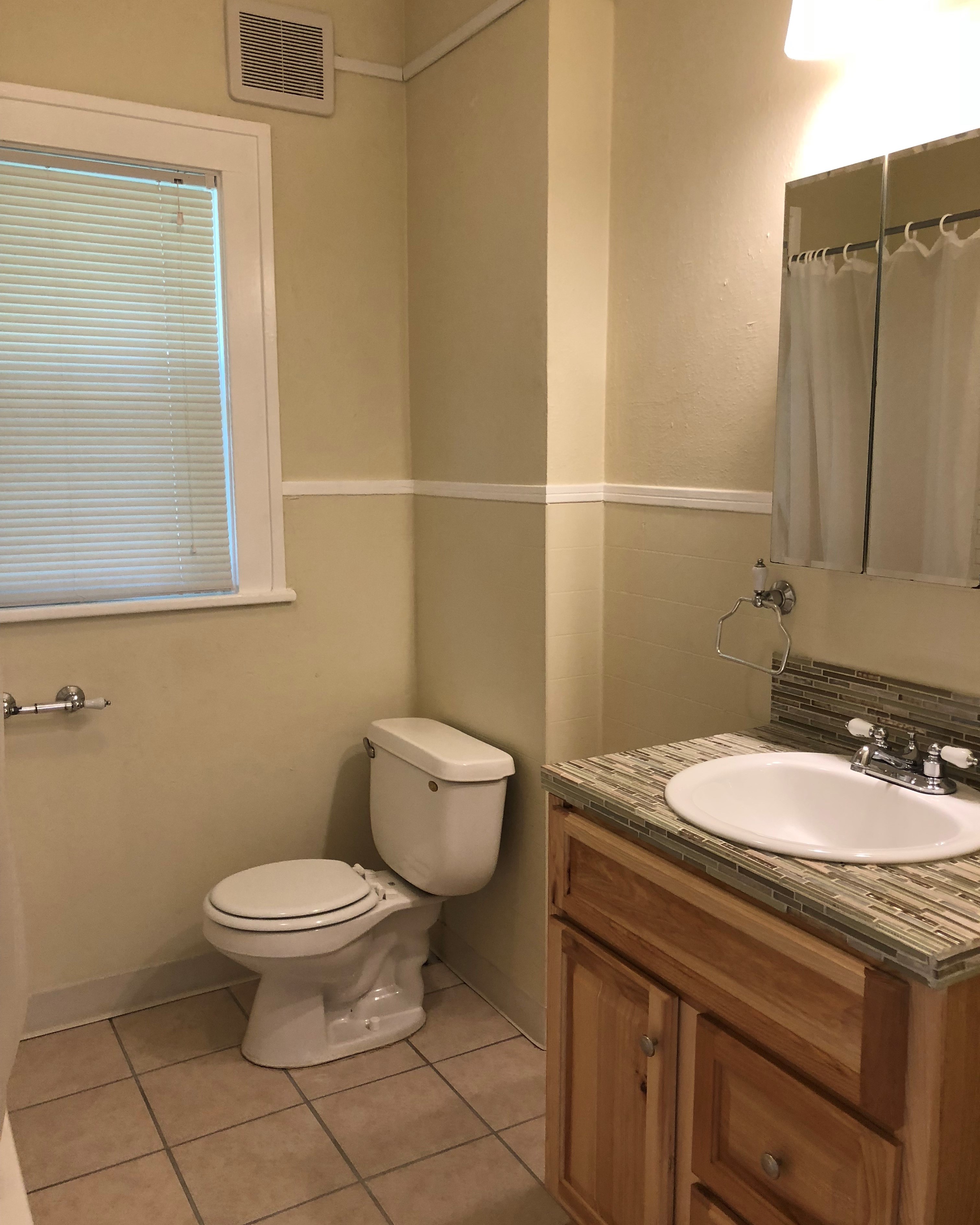 WashingtonBathroom.jpg